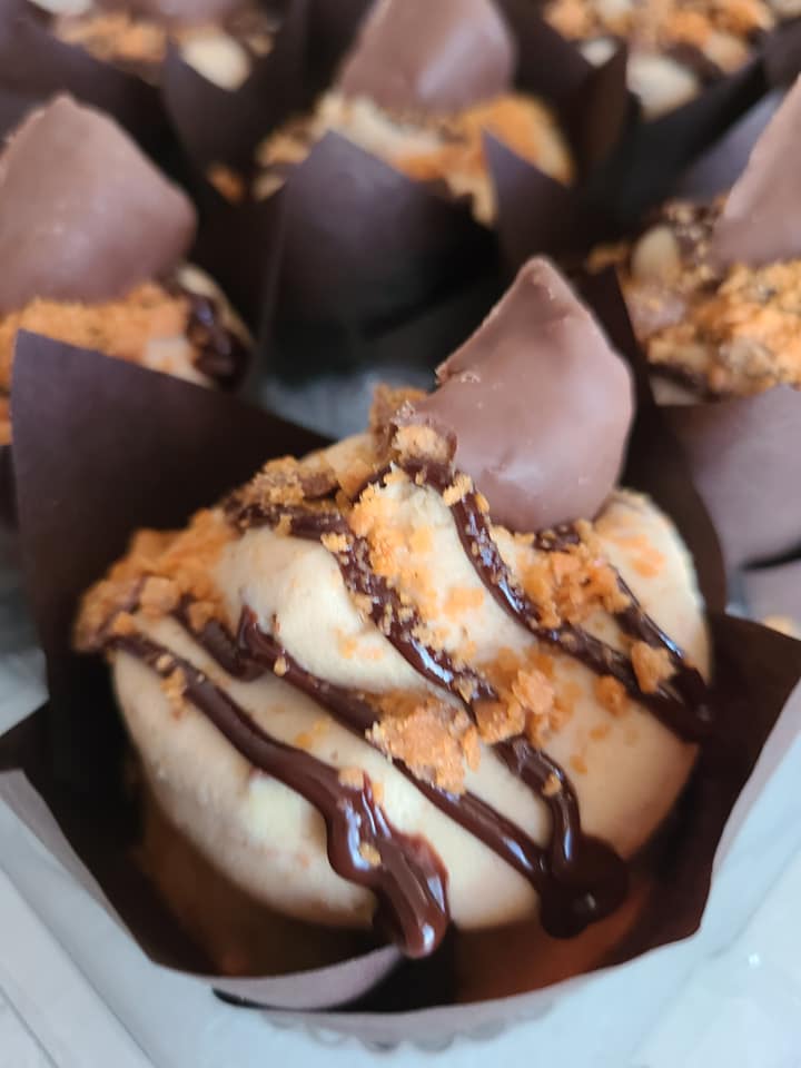 Butterfinger Chocolate Cupcake Recipe: Materials Needed
