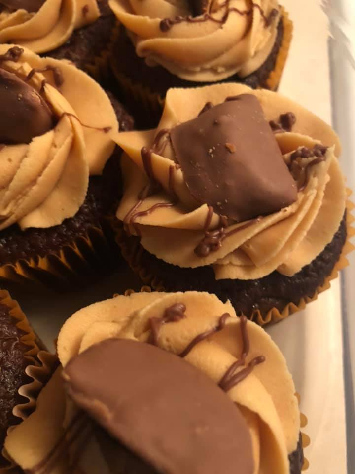 Peanut Butter Butterfinger Cupcake Recipe: How to Make the Frosting