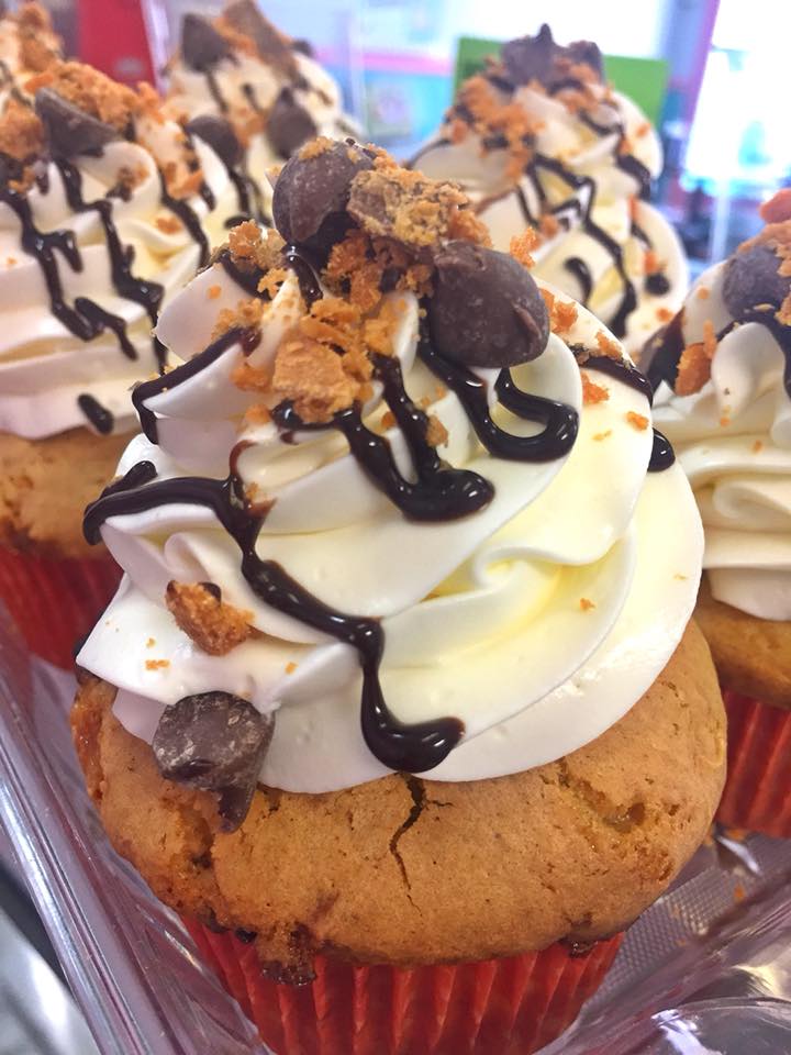 Butterfinger Cupcake with Filling Recipes: Materials Needed