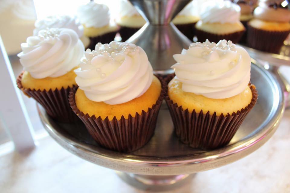 Almond Wedding Cake Cupcake Recipes: Step-by-step Processes