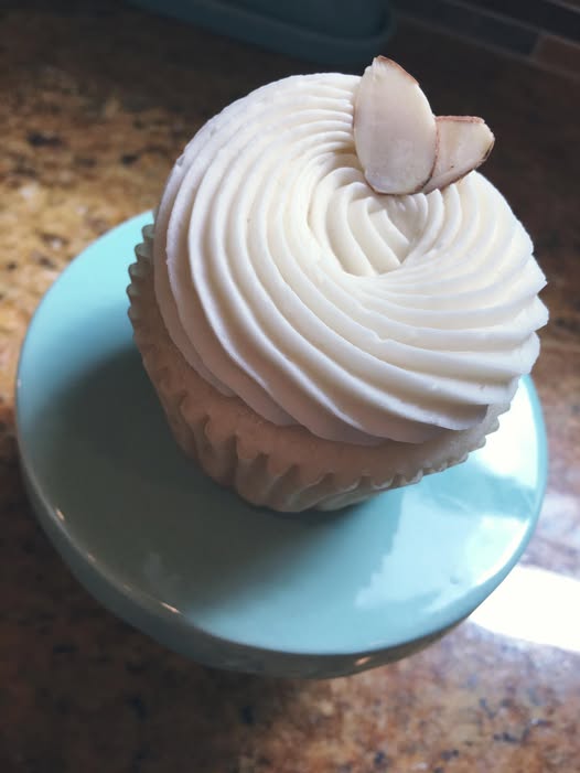 Almond Wedding Cake Cupcake Recipes: Decoration tips