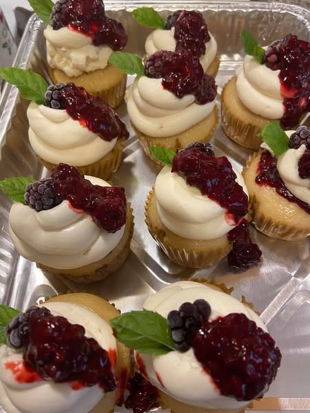 Blackberry Bourbon Smash Cupcakes: Step-by-step Processes