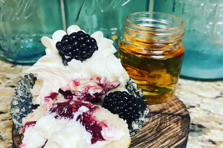 Blackberry Bourbon Smash Cupcakes: A Decadent, Boozy Delight