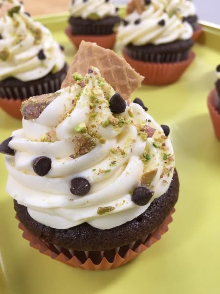 Cannoli Cupcake Recipes: Making the Frosting