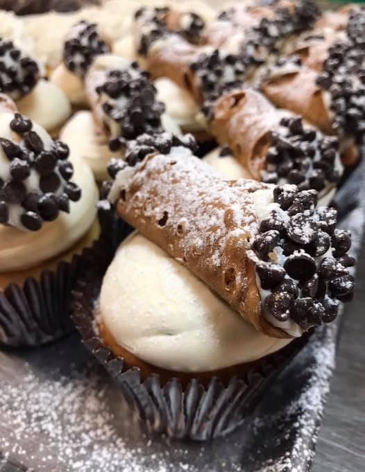 Cannoli Cupcake Recipes: Cannoli Filling Process