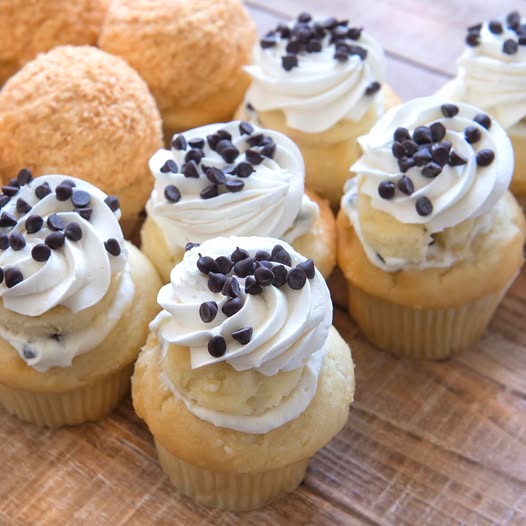 Cannoli Cupcake Recipes: Decoration Tips
