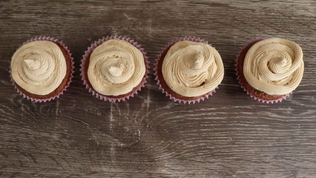 Chai Cupcake with Bourbon Espresso Frosting Recipe:  Frosting & Decoration Tips