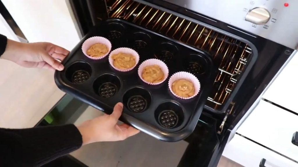 Chai Cupcake with Bourbon Espresso Frosting Recipe: Step-by-step Processes