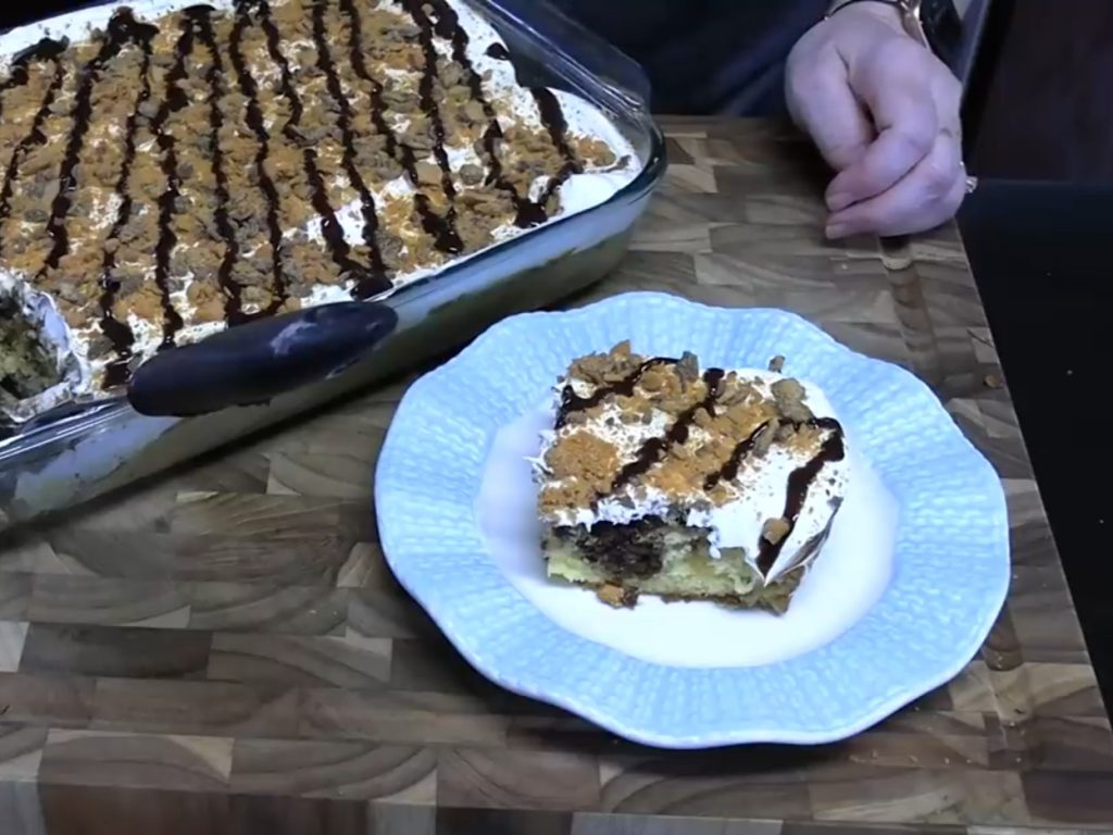 Butterfinger Poke cake Cupcake